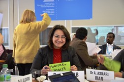 La photo nous montre une participante au Programme de leadership en santé 