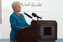 صاحبة السمو الملكي منى الحسين، راعية التمريض والقبالة في إقليم شرق المتوسط تتحدث أثناء الجلسة الافتتاحية للجنة