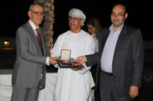 Remise du prix de la Fondation du Dr A.T. Shousha pour 2013 au Dr Mohamad-Reza Mohammadi de la République islamique d’Iran