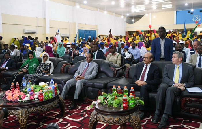 This week, Somalia celebrated 3 years of being polio free with HE President of Somalia Mohamed Abdullahi Mohamed “Farmajo” (centre) presiding; HE the Minister of Health Dr Fawziya Abiikar Nur and HE Minister of Commerce and Industry Khadra Ahmed Dualeh (left) also attended the opening event. WHO Regional Director for the Eastern Mediterranean Dr Mahmoud Fikri and United Nations Resident Coordinator Peter de Clercq (right) are also there to celebrate Somalia’s achievement.