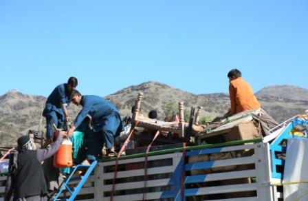 6._An_Afghan_family_has_just_reached_the_border_and_are_getting_clean_drinking_water_from_people_working_at_the_zero_point_border_crossing_area_at_Torkham