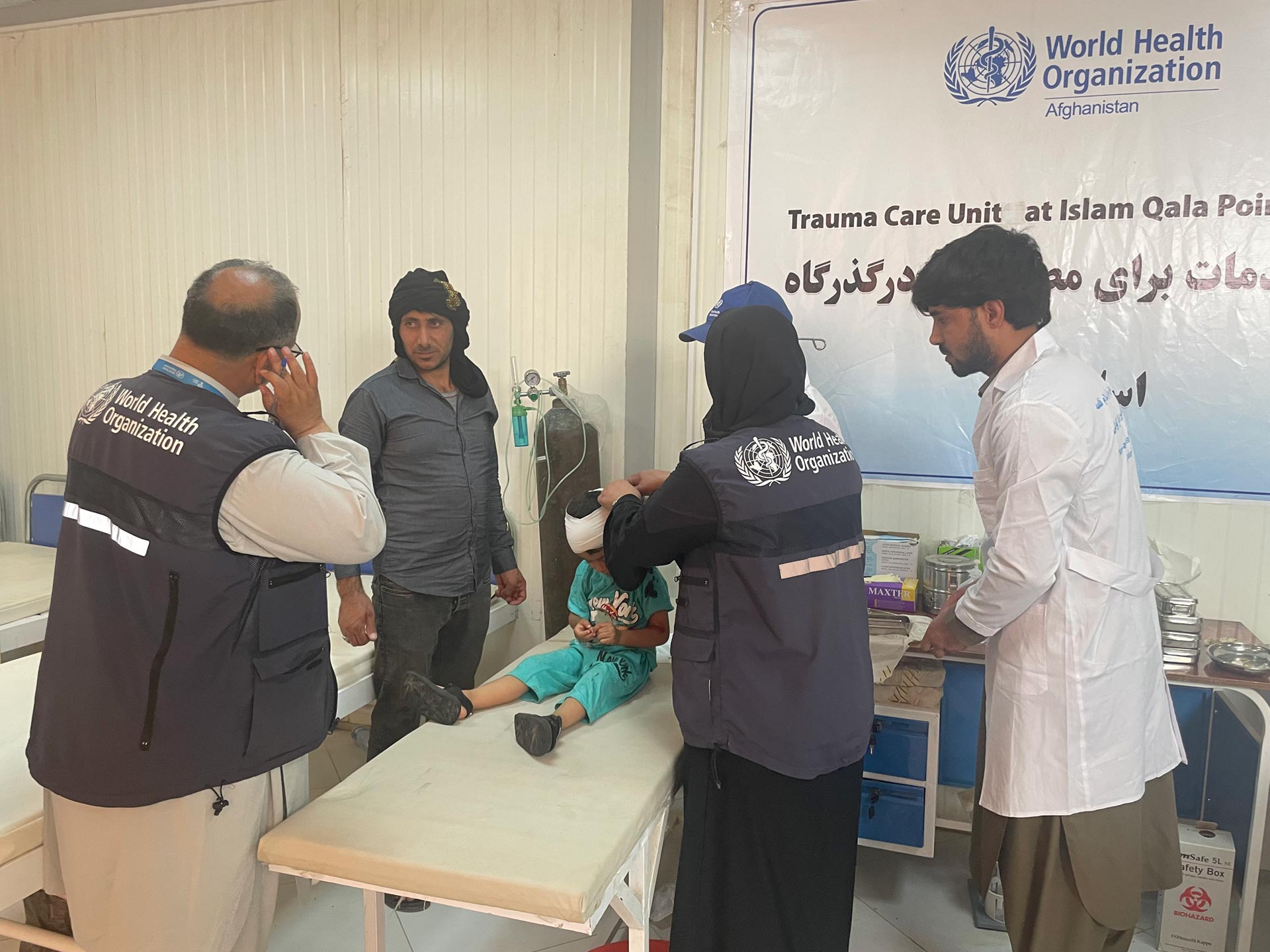 Akmal Younus receives trauma care at the WHO health facility, Zero Point Border in Islam Qala, Afghanistan. Photo credit: WHO