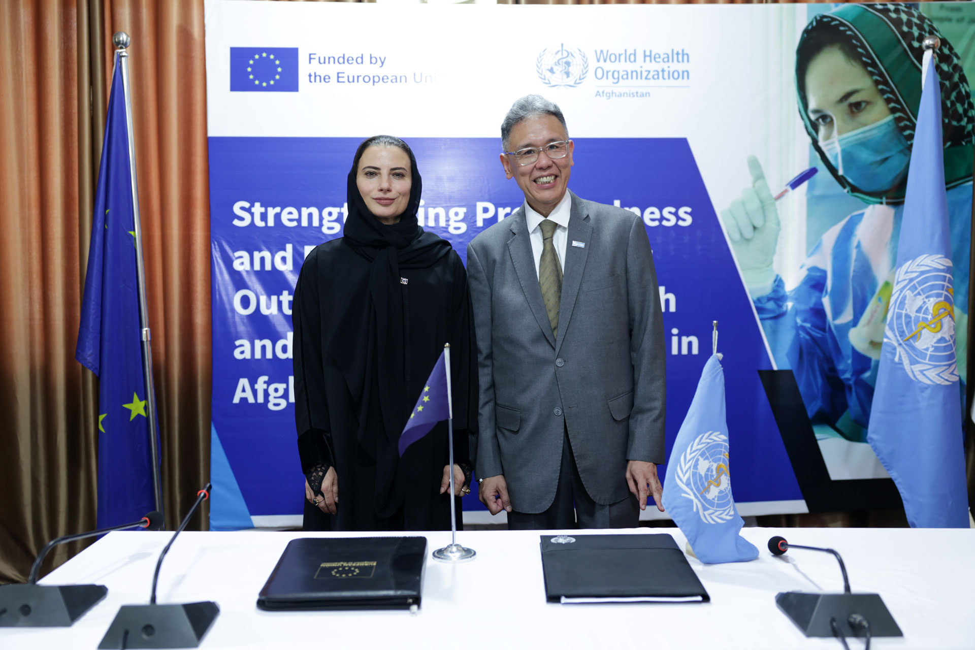 WHO Representative to Afghanistan Dr Edwin Ceniza Salvador and Chargé d’Affaires of the EU Delegation to Afghanistan Mrs Veronika Boskovic at the signing event. Photo credit: WHO