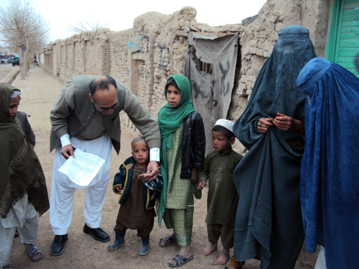 In Uruzgan, polio vaccinators have reached almost 200 000 children below 5 years of age in each house-to-house vaccination round. More than 1300 service providers have been trained to conduct these campaigns.