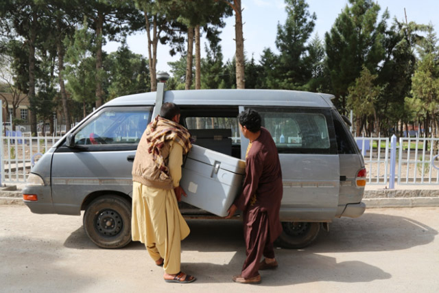 One day before the national polio vaccination campaign started, vaccines and other supplies were picked up from storages to be taken to the teams. These vaccines were taken from Herat regional hospital to a nearby district. They were kept in cold boxes to maintain vaccine quality.