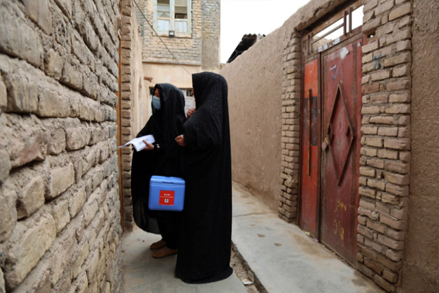 With the teams on their way, vaccination began. They walked from door to door, knocked and gave two drops of polio vaccine to every child they could find.