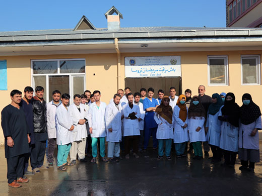Credit: WHO Afghanistan/S.Ramo The trauma unit has 60 staff, including 3 surgeons, 6 medical doctors, 19 nurses and 2 laboratory technicians. The Ministry of Public Health took over the trauma unit’s operations in March 2017 with ongoing support from WHO, enabling the unit to continue the provision of life-saving trauma care for Afghans.