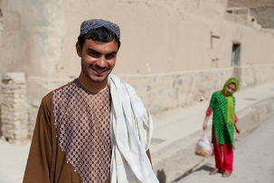 Shamshullah during a polio campaign in Kandahar. WHO/J.Jalali