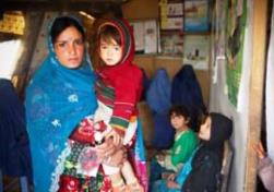 Shukria holds her 3-year-old son Ali Husain while visiting a WHO-supported mobile clinic operating in a camp_for_internally displaced persons in Kabul