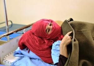 Sitara_young_Afghan_girl_in_hospital_bed
