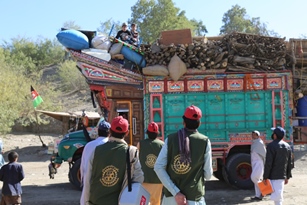 torkham1_approaching_truck