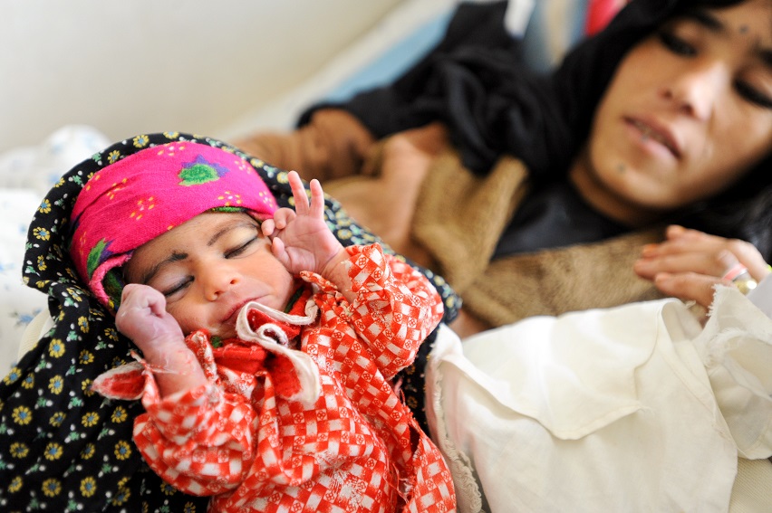 This baby of a returnee family was born safely in the Torkham border in November 2017 with the assistance of skilled midwives.  Photo by David Lai / WHO Afghanistan