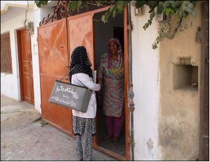 Lady_health_worker_visits_a_home_in_Pakistan