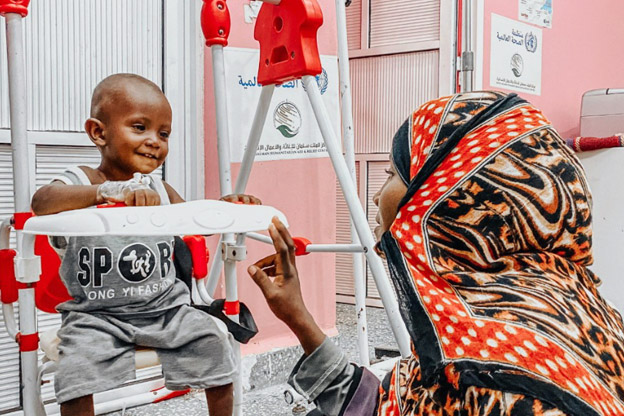 وتواصل منظمة الصحة العالمية ومركز الملك سلمان للإغاثة والأعمال الإنسانية جهودهما المشتركة لمكافحة سوء تغذية الأطفال في اليمن من خلال العمل على استمرار خدمات التغذية الأساسية وتعزيز إمكانية حصول الفئات السكانية الأكثر ضعفًا على التدخلات المنقذة للحياة.