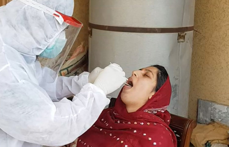 In Somalia, WHO and United Nations partners are improving laboratory capacity for COVID-19 testing under the leadership of the country’s Ministry of Health and Medical Education. Photo courtesy of United Nations Population Fund.