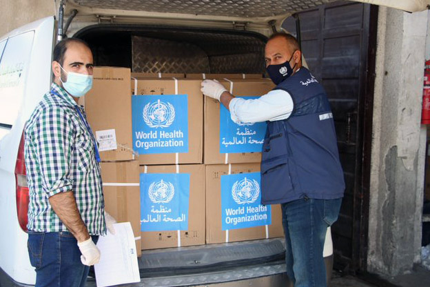 To help address the critical shortage of laboratory supplies for COVID-19 testing in the Gaza Strip, WHO delivered swabs to local health authorities to support testing for 14 000 people. 
