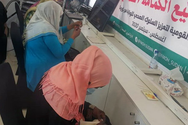 In Sudan, WHO is currently supporting the Federal Ministry of Health to train members of the community, especially women, on the production of good quality fabric masks as a means of protecting people, especially the vulnerable, against COVID-19.