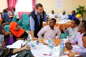 WHO epidemiologist Dr Amgad Elkholy facilitates group discussion during the training workshop in Hargeisa, Somalia_31_Oct_2016._Photo_credit._Greta_Isac
