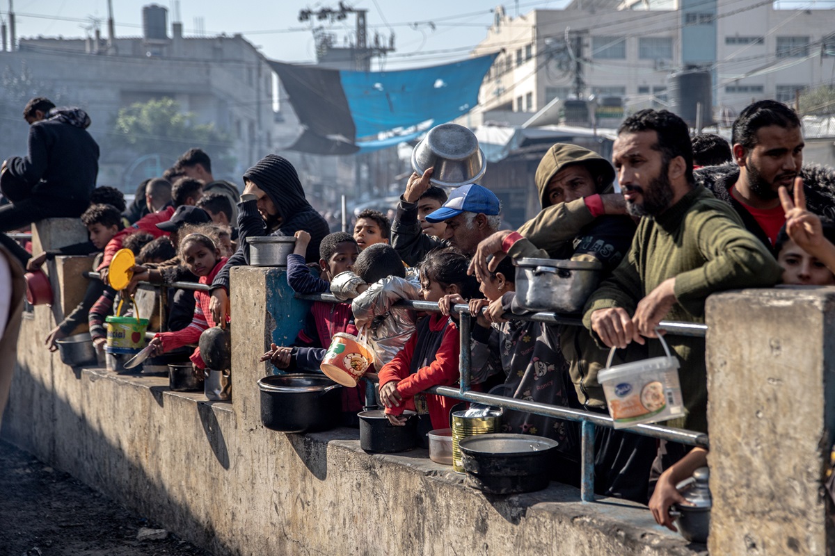 displaced-palestinians-waiting-for-food-distribution-gaza-december-2023.tmb-1200v_1