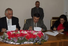 Representatives of the Ministry of Health and Population, National Research Institute and WHO country office signing the agreement