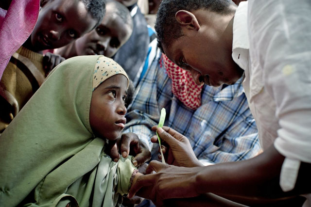 Credit: © Kate Holt/IRIN Somalia: Populations in Somalia are at increased risk of acute watery diarrhoea/cholera and malaria due to water contamination as a result of flooding. The year 2016 witnessed a 5-fold increase in acute watery diarrhoea/cholera cases compared to 2015, to which WHO scaled up the health response, including enhancing health cluster coordination and establishing the Water and Vector-Borne Diseases Working Group to ensure a more effective and efficient intersectoral response. Low rainfall during the Deyr rainy season also led to drought conditions in parts of the country. Health achievements in Somalia included: launching a comprehensive assessment of 1074 public health facilities across Somalia to identify capacities and gaps marking 2 years of polio-free status supporting training of Somali health workers to scale up the cholera outbreak response.