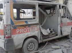 سيارة الإسعاف التي تمس الحاجة إليها تعرّضت للتدمير نتيجة للقصف