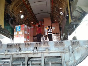منظمة الصحة العالمية تنقل الإمدادات الطبية جواً لعلاج المصابين في الزلزال الذي ضرب جمهوريه إيران الإسلامية والعراق