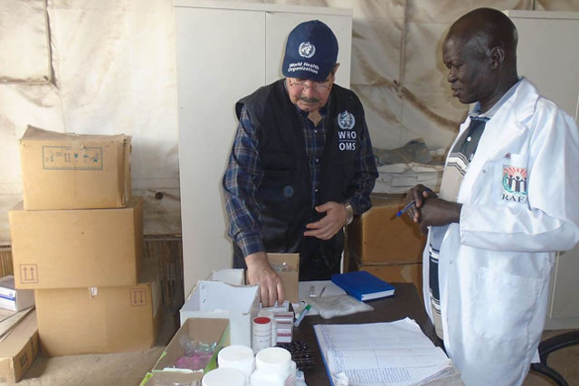 Together with national health authorities, WHO is stepping up its response in White Nile State, including supporting treatment centres with medicines, medical supplies, operational costs and staff incentives. In all states, WHO has trained rapid response teams and health staff on case management, case identification, and infection prevention and control.