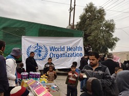 منظمة الصحة العالمية تدعم مركز الرعاية الصحية الأولية الذي يرزح تحت الأعباء في مدينة الموصل بالأدوية المنقذة للحياة واللوازم الطبية