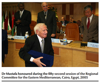 Dr Mustafa honoured during the ﬁfty-second session of the Regional Committee for the Eastern Mediterranean, Cairo, Egypt, 2005 