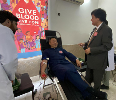 WHO Representative in Pakistan Dr Dapeng Luo donates blood during an event organized at the Pakistan Institute of Medical Sciences to commemorate World Blood Donor Day