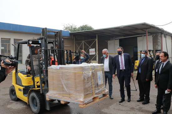 WHO hands over essential health commodities to the Ministry of Health to contain COVID-19 in Iraq