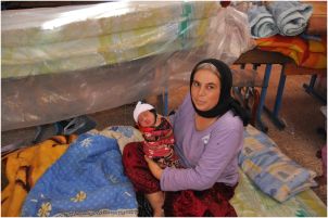 Family_on_roof_in_Dohuk