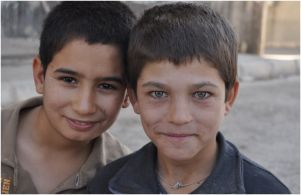 Two_smiling_boys_in_Dohuk