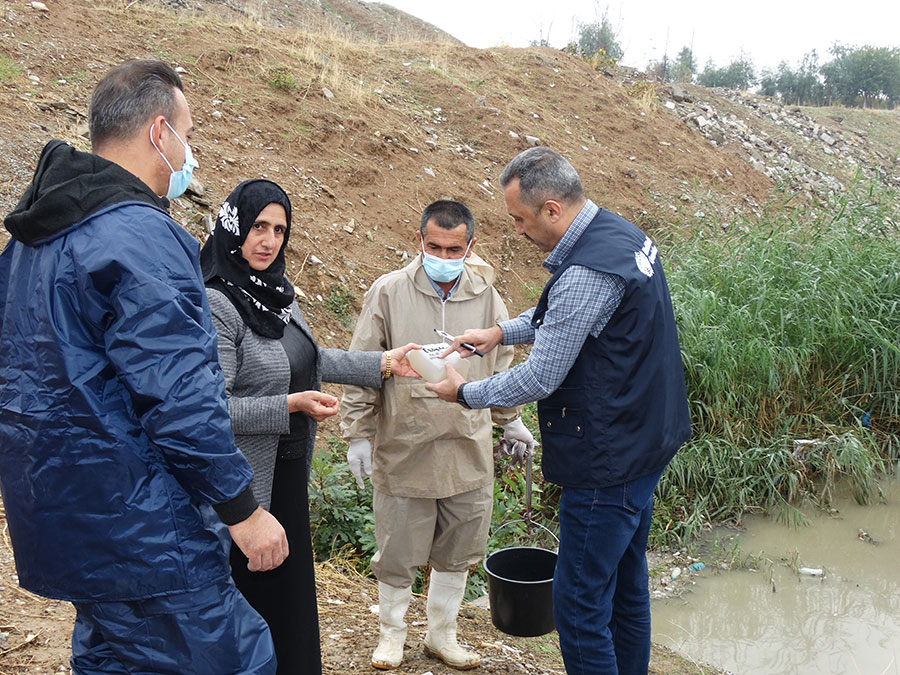 منظمة الصحة العالمية بالتعاون مع الوزارات الاتحادية للصحة والبيئة في العراق تدرب فرق شبكة المراقبة البيئية لضمان خلو العراق من شلل الأطفال