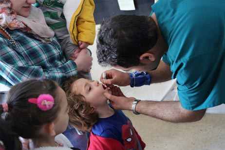 Children in a Ramtha health facility receiving OPV