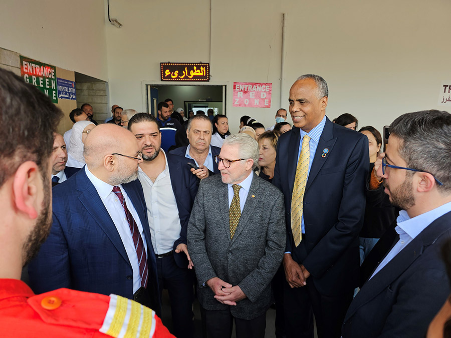 Health Minister, Spanish Ambssador and WHO representaive meeting the team after the drill