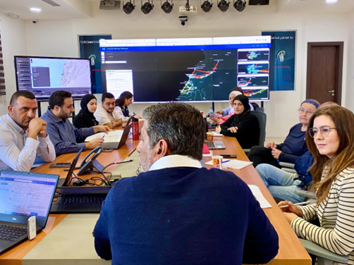 Dr Nelson Olim presents the proposed trauma referral pathway to key health partners at the public health emergency operations centre at the Ministry of Public Health. Photo credit: WHO/S. Khare