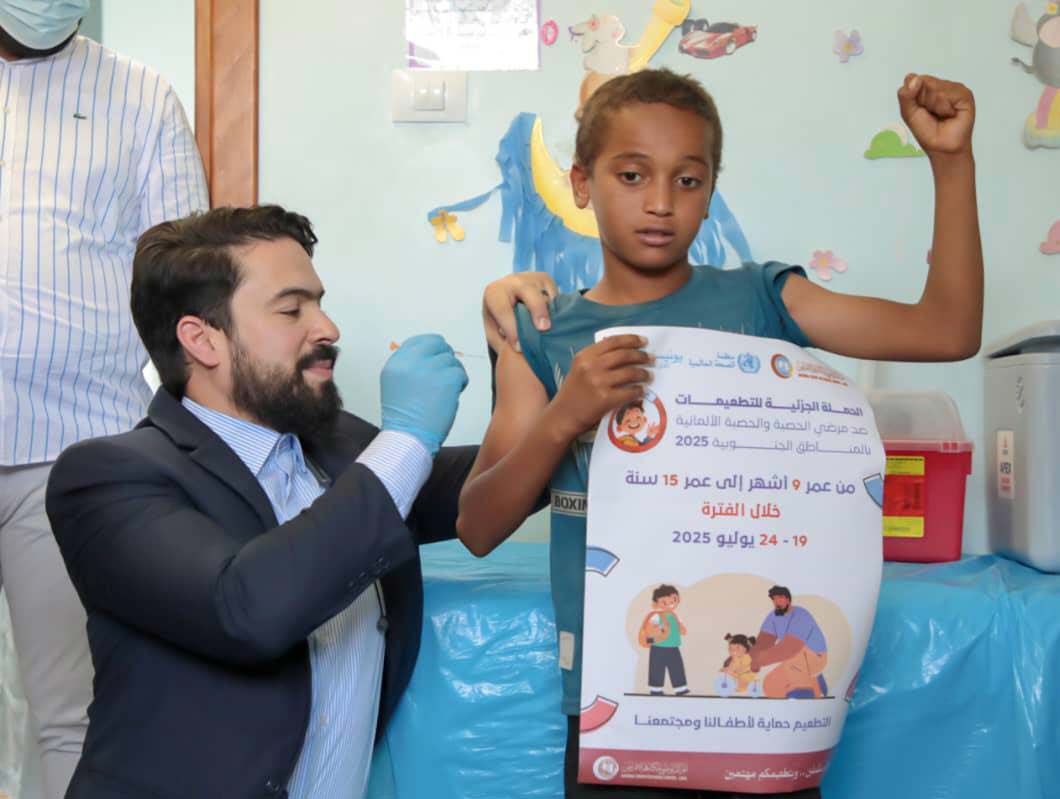 Director of the Immunization Programme Dr Salem Shneishih administers the measles vaccine to a child targeted by the campaign in Sebha municipality, Libya. Photo credit: ©NCDC LIBYA 