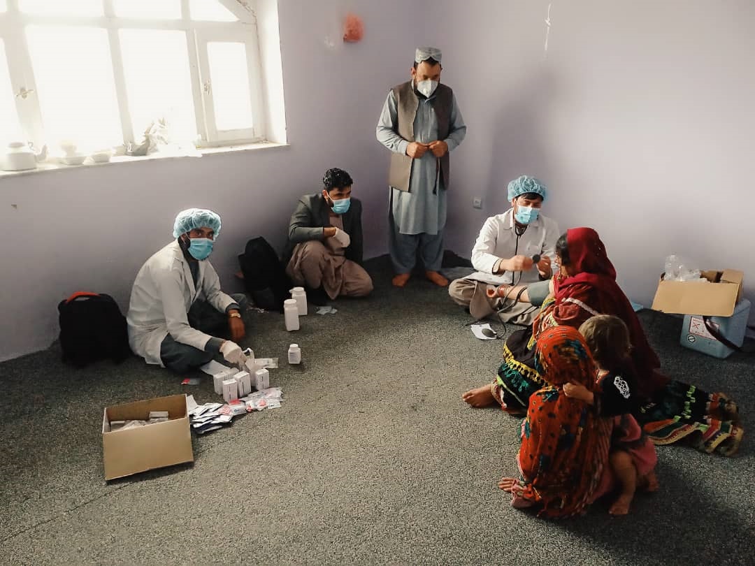Afg2_WHO_team_provided_medical_care_and_acute_watery_diarrhea_awareness_to_flood-affected_families_in_Ghazni_province_Afghanistan