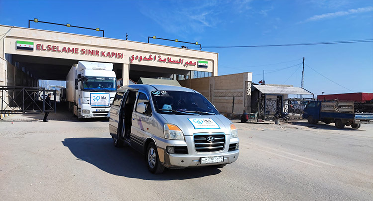 Cross-border delivery into northwest Syria via Bab Al-Salama gate by WHO implementing partner IDA. Credit: @IDA