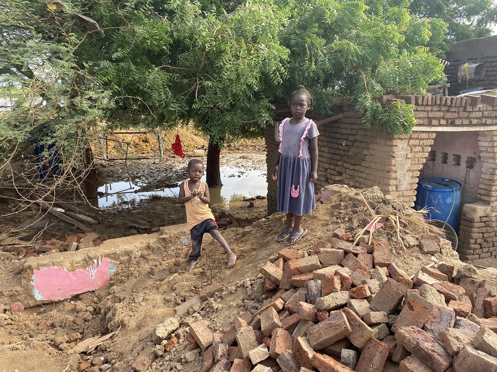 Sudan7_Flood-affected_family_Al_Managil_localitys_Ubood_area_Sudan_12_September_2022._By_Dr._Mohamed_Hassan