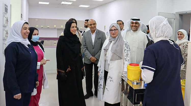 زيارة المديرة الإقليمية لمنظمة الصحة العالمية الدكتورة حنان بلخي إلى البحرين تُسلّط الضوء على التقدُّم الـمُحرَز في مجال الصحة والقيادة القُطرية في التعاون الإقليمي