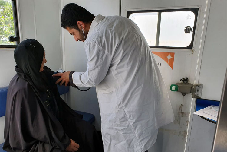 العيادات الطبية المتنقلة التابعة لمنظمة الصحة العالمية تصل إلى النازحين في قضاء كلار في محافظة السليمانية، العراق