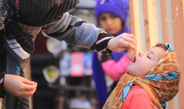استئناف التطعيم ضد شلل الأطفال عن طريق الزيارات المنزلية في أفغانستان في تشرين الثاني/ نوفمبر