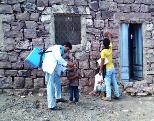 Yemen’s Ministry of Public Health and Population, with support from WHO and UNICEF, has concluded a national house-to-house polio immunization campaign, targeting 5 019 948 children under the age of 5 across the country.