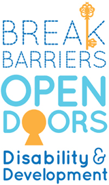 L’image nous montre l’affiche officielle de la Journée internationale des personnes handicapées 2013 dont le thème est : « Briser les barrières, ouvrir les portes : pour une société inclusive et le développement pour tous »