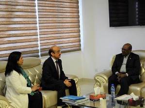 WHO_Regional_Director_for_the_Eastern_Mediterranean_Dr_Mahmoud_Fikri_meeting_with_the_President_of_Sudan_Omar_Hassan_Ahmad_El_Bashir_with_WHO_Representative_in_Sudan_Dr_Naeema_Al_Gasseer