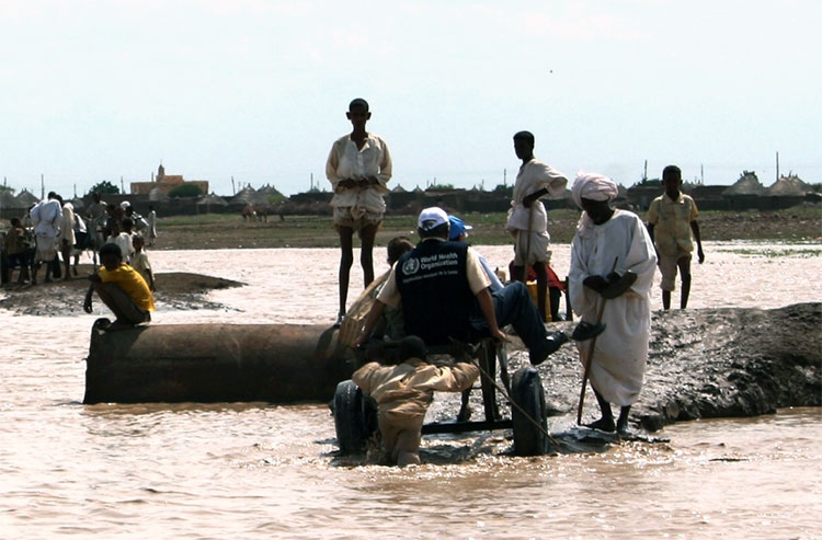 نقل معونات الأدوية المنقذة للحياة والمستلزمات الطبية استعداداً لموسم الأمطار في السودان