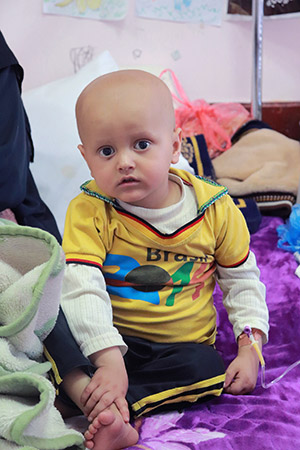 محمد أحمد، البالغ من العمر 3 أعوام ونصف، يعاني من سرطان الكلى